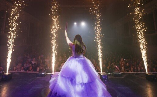 TAYLOR MANIA